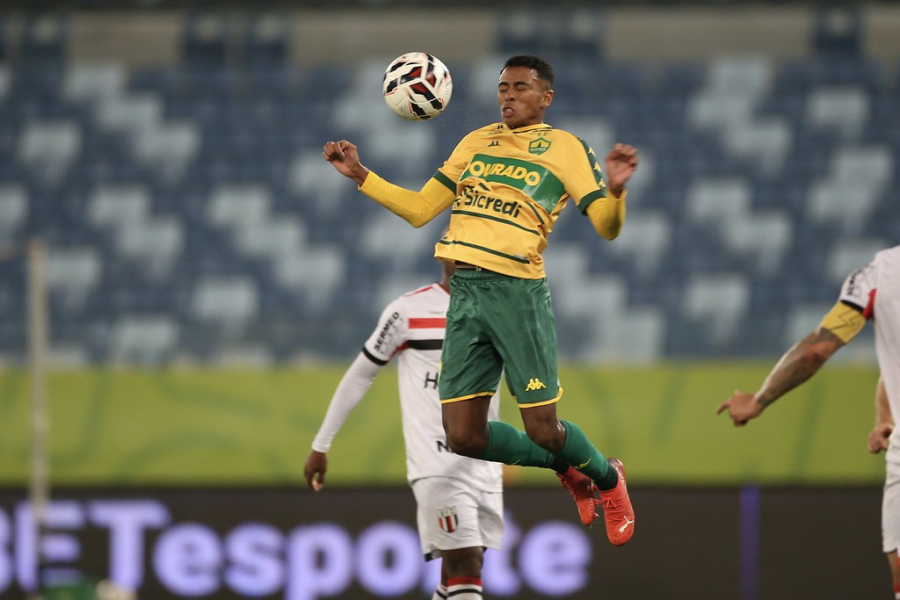 Com baixo desempenho, Cuiabá sofre terceira derrota seguida e se complica na segundona